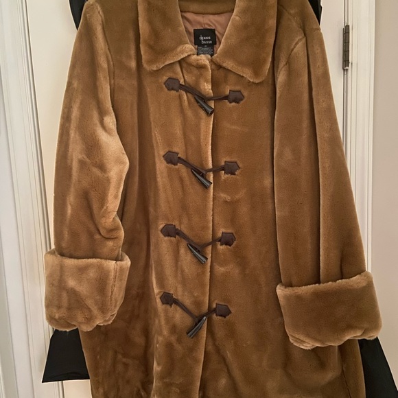 Gorgeous Dennis Basso Original faux fur coat - Picture 9 of 10